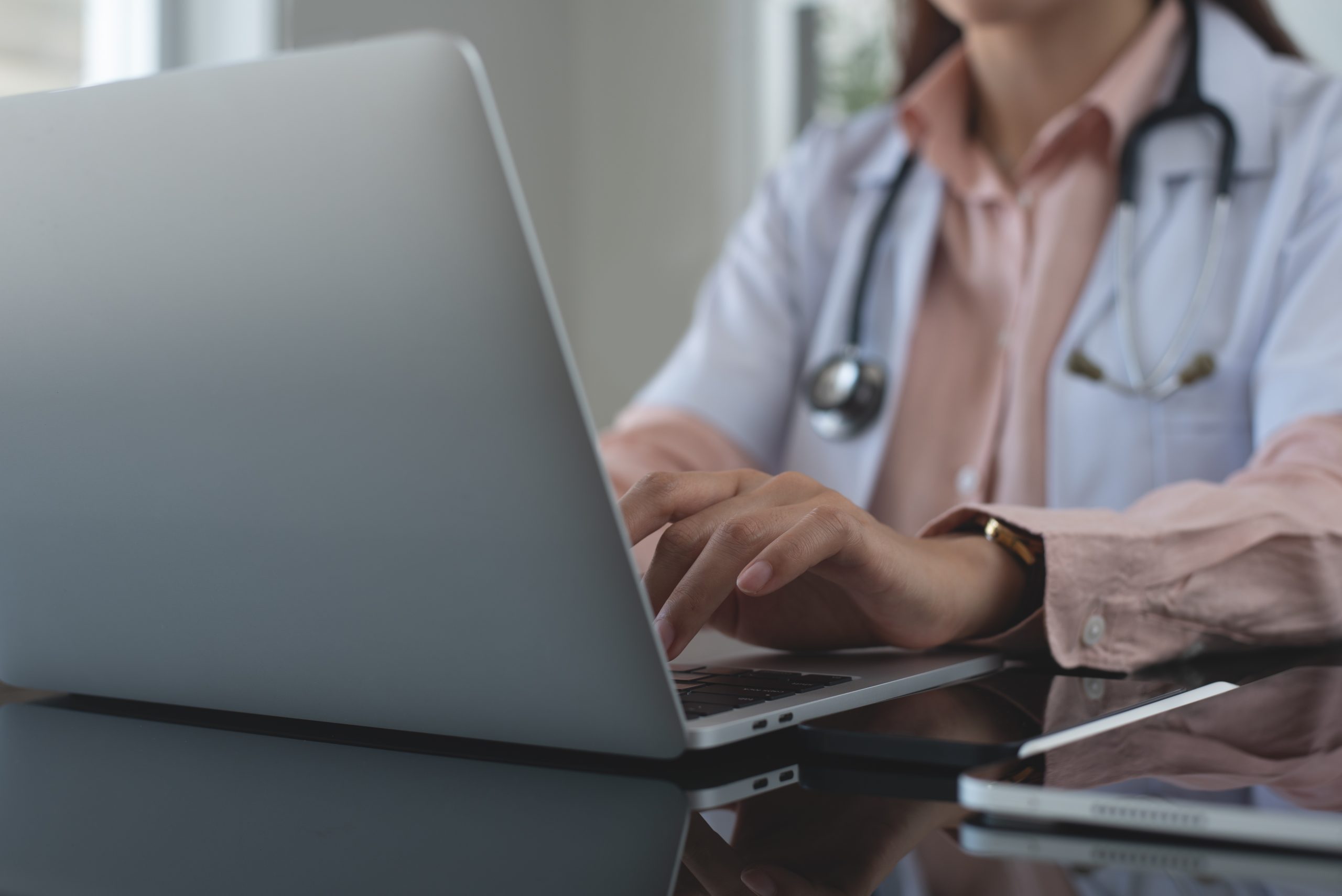 Female,Doctor,Working,On,Laptop,Computer,At,Doctor's,Office.,Writing